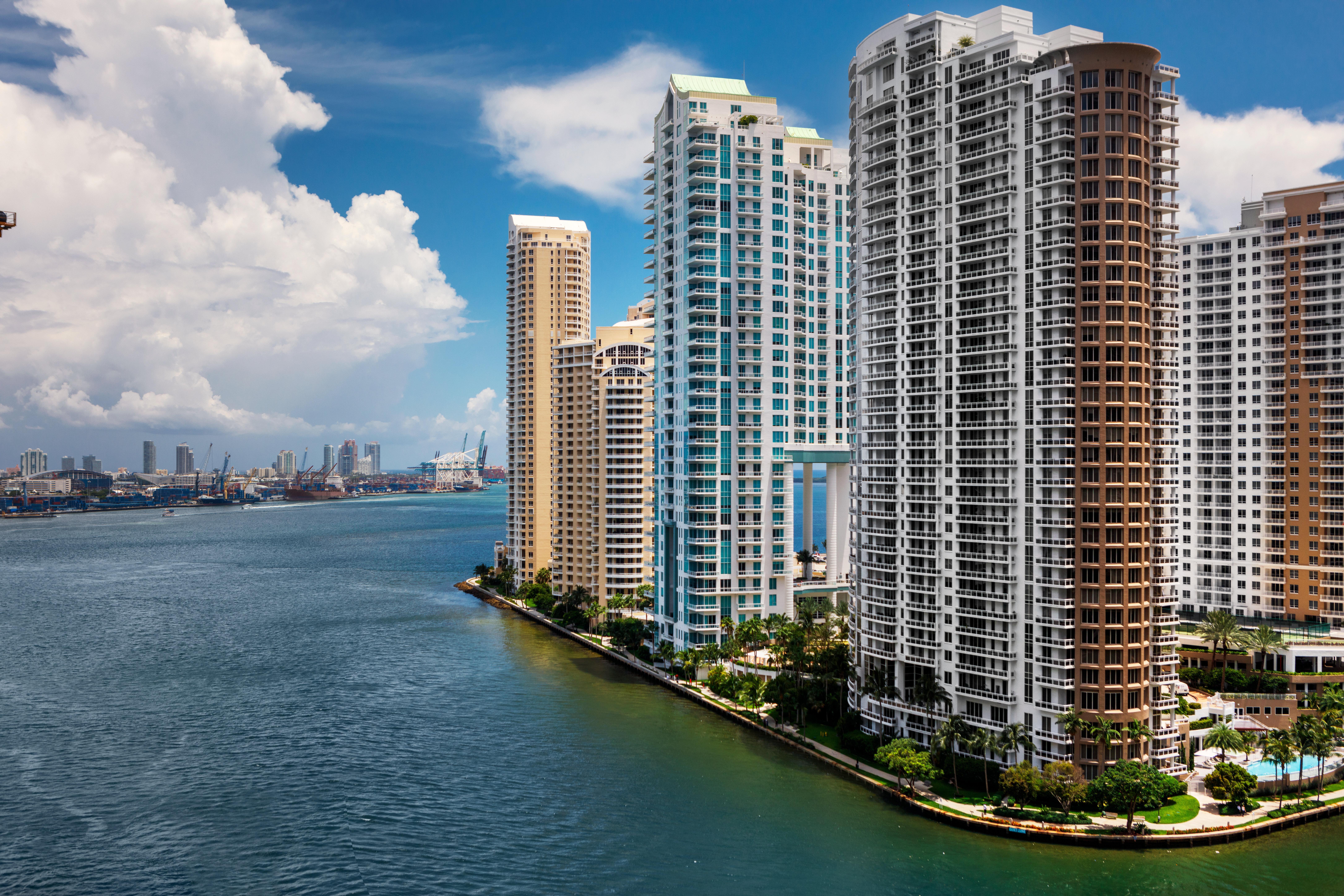 Kimpton Epic Hotel By Ihg Miami Exterior photo Brickell on the River