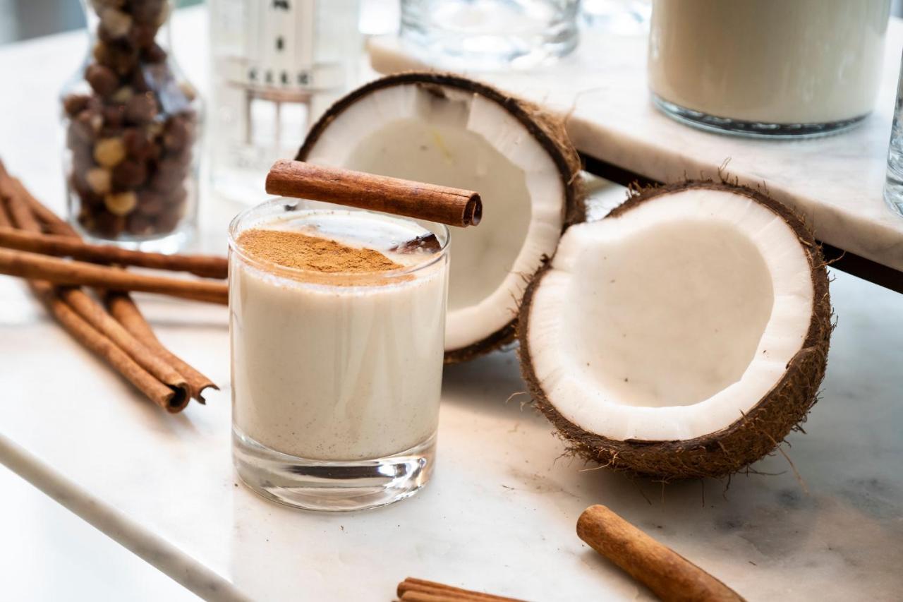 Kimpton Epic Hotel By Ihg Miami Exterior photo Coconut milk